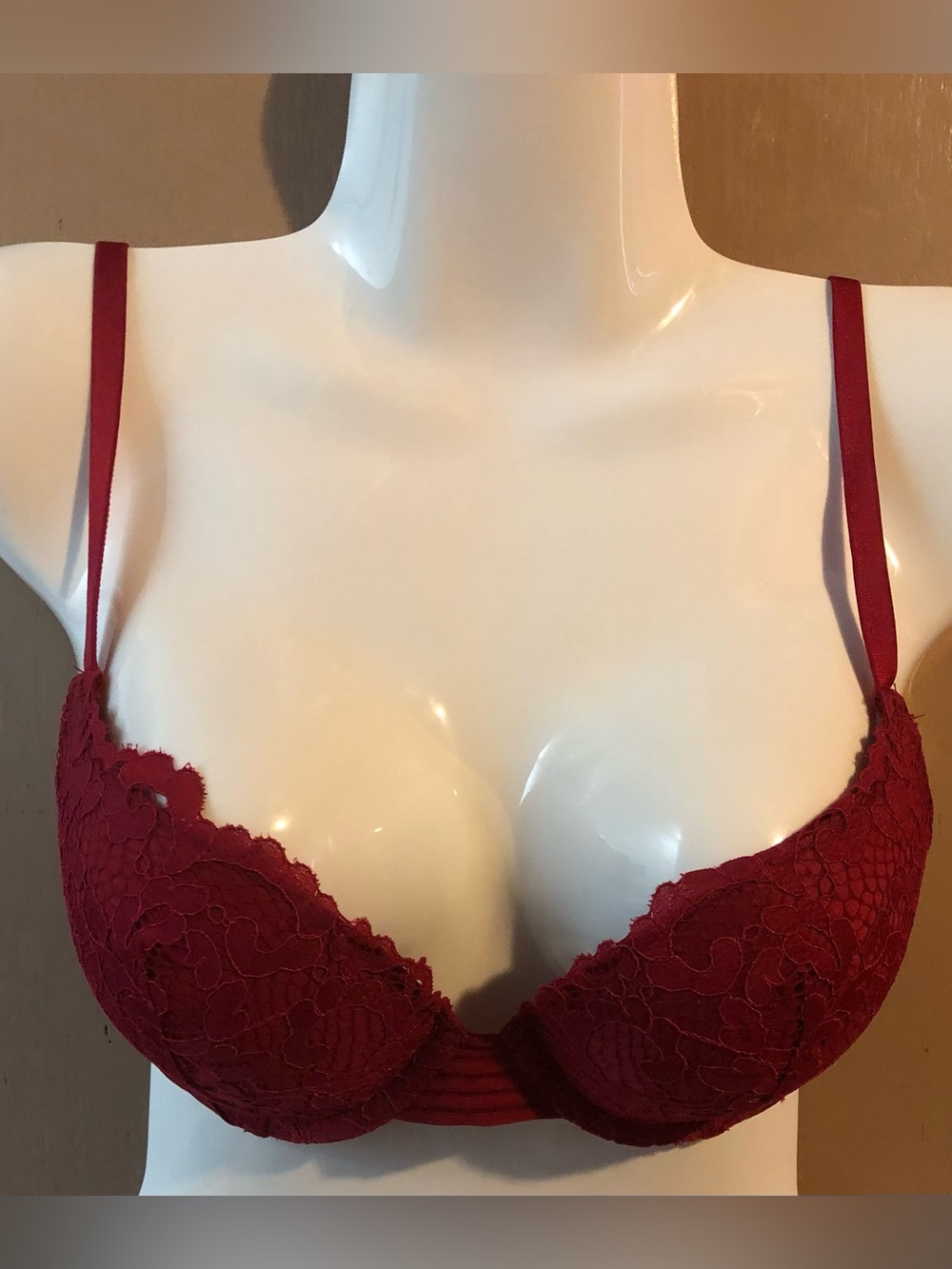 Victoria’s Secret 32C Burgundy Red Lace Underwire Bra Very Sexy Push Up